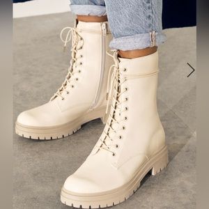 JF Leighton Lace-Up Boot Cream Size 10